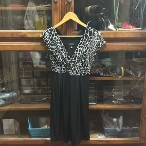 Black and white ENFOCUS studio size 4